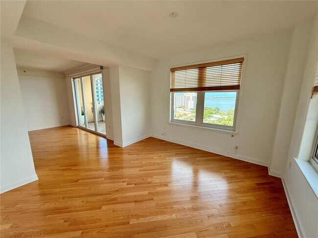 Building Photo - 750 N Tamiami Trl