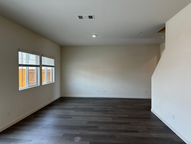 Building Photo - 5057 Star Dance Cir