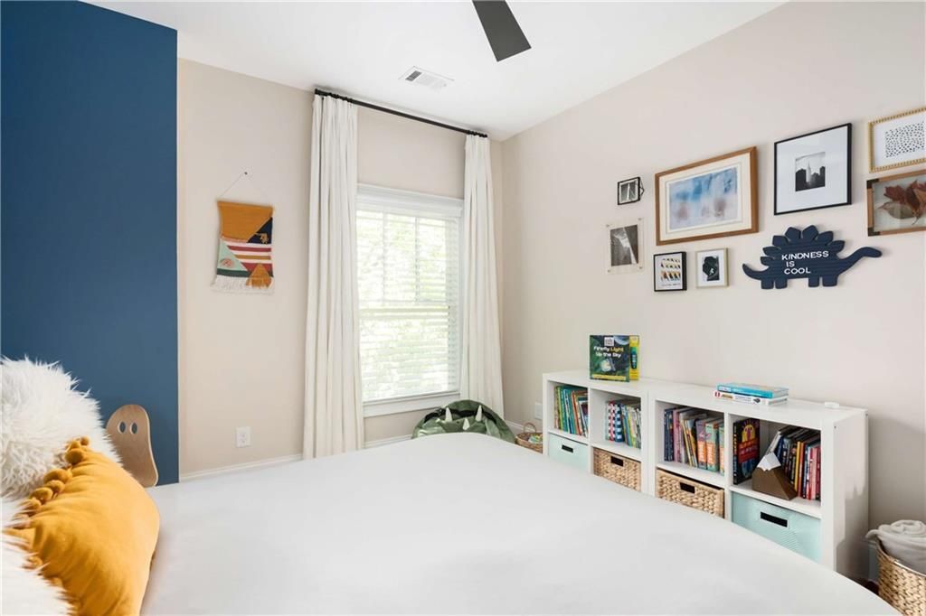 Building Photo - 582 St Charles Ave NE