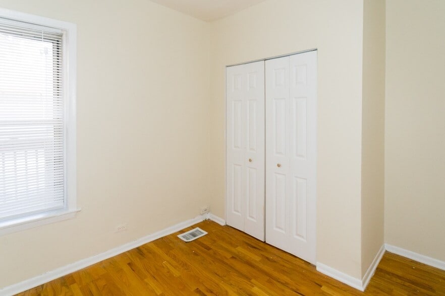 Building Photo - 629 W Barry Ave