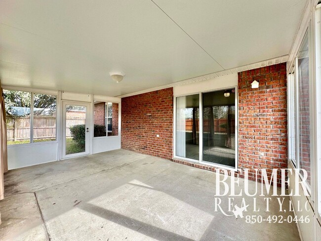 Building Photo - 2026 Coral Reef Rd
