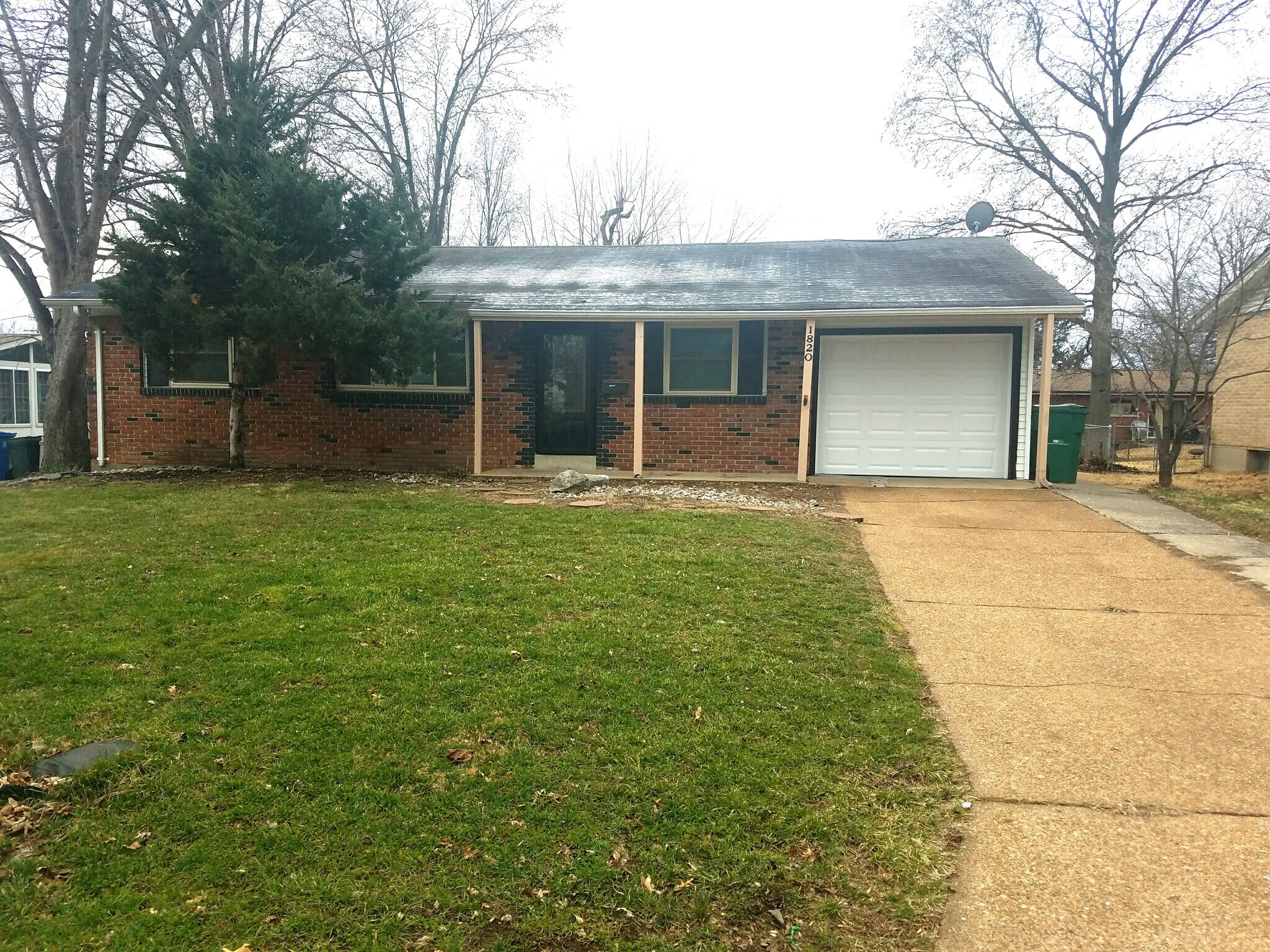 Building Photo - 1820 Bluebird Dr