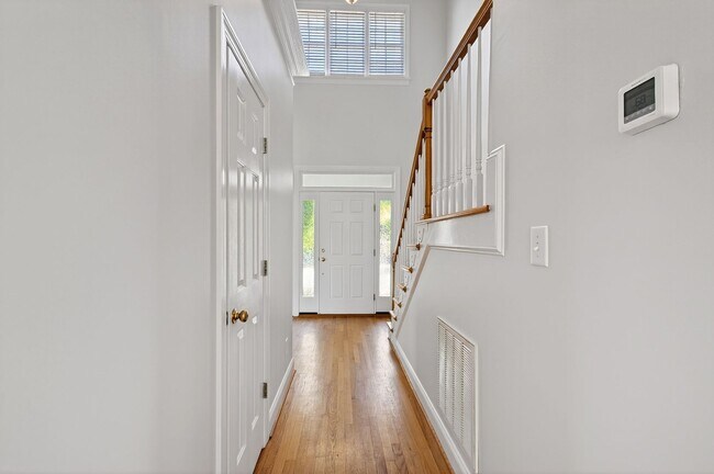 Building Photo - Move-In Ready Gem in Sought-After Dover Ridge!