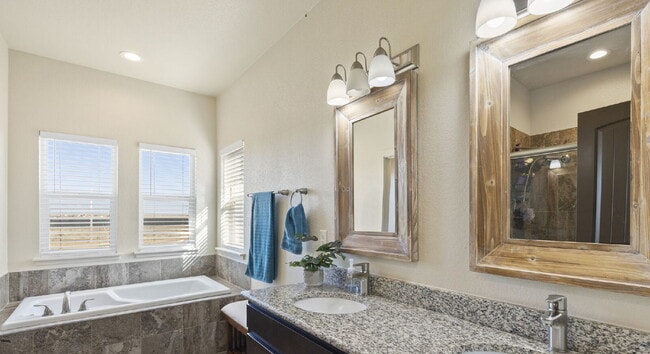 Building Photo - Spacious 3-Bed, 2-Bath Modern Home on 1.16...