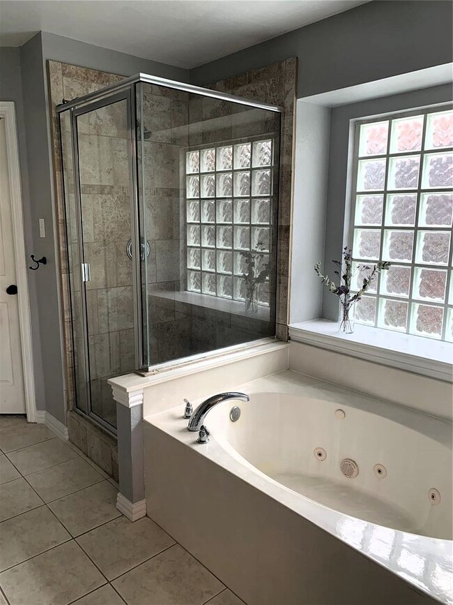 Building Photo - 3 Bedroom - 2 Bathroom House in Flower Mound