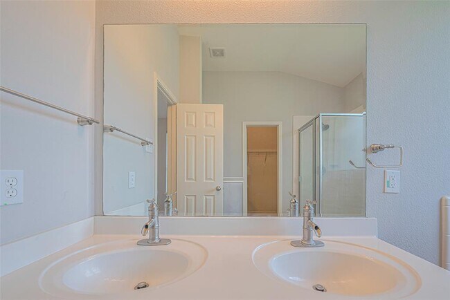 Building Photo - 2502 Oakthorn Ct