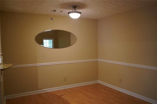 Building Photo - 4001 Riverlook Pkwy SE