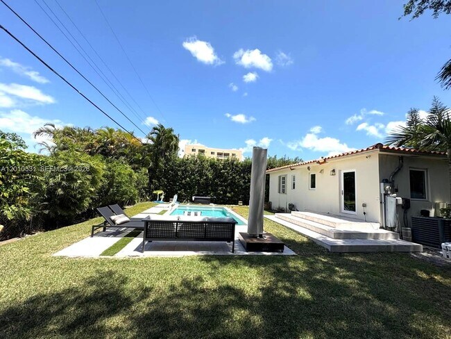 Building Photo - 11 Veragua Ave