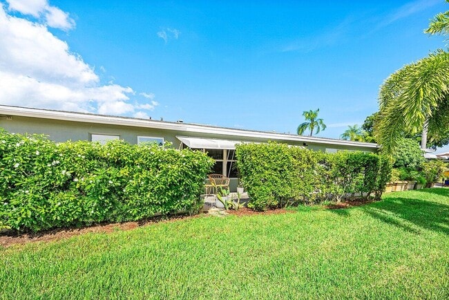 Building Photo - 810 High Point Dr W