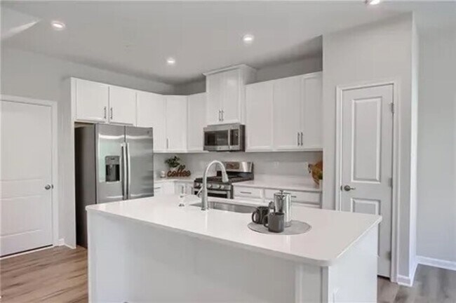 Building Photo - McConnell Trails 3 Bedroom, 2.5 Bathroom T...