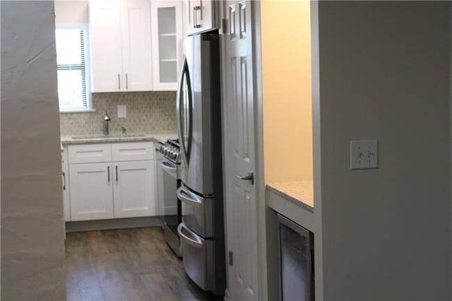 Building Photo - 211 Goshen Ln