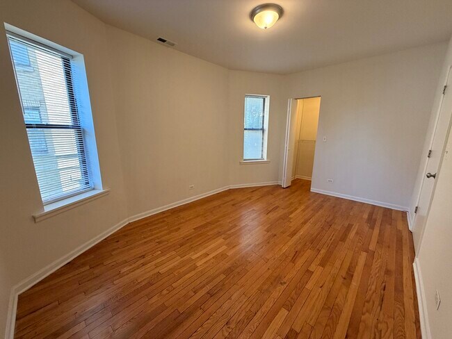 Building Photo - 2803 W Lawrence Ave