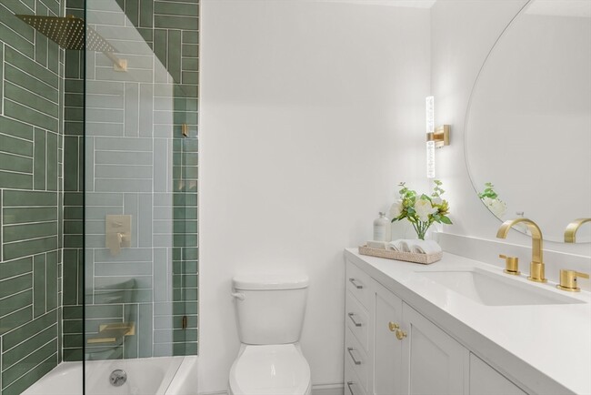 Building Photo - APARTMENT