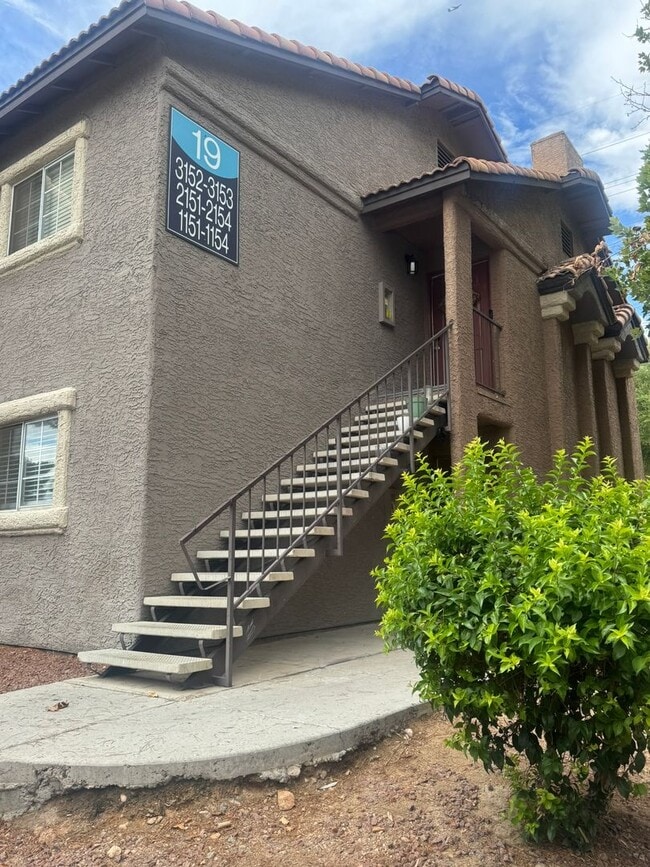 Building Photo - Remodeled Ground Floor 2 Bed Condo Ready for Move In