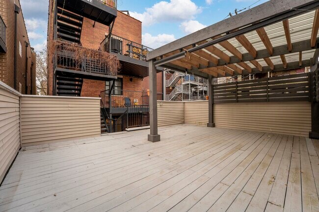 Building Photo - 3716 N Kenmore Ave