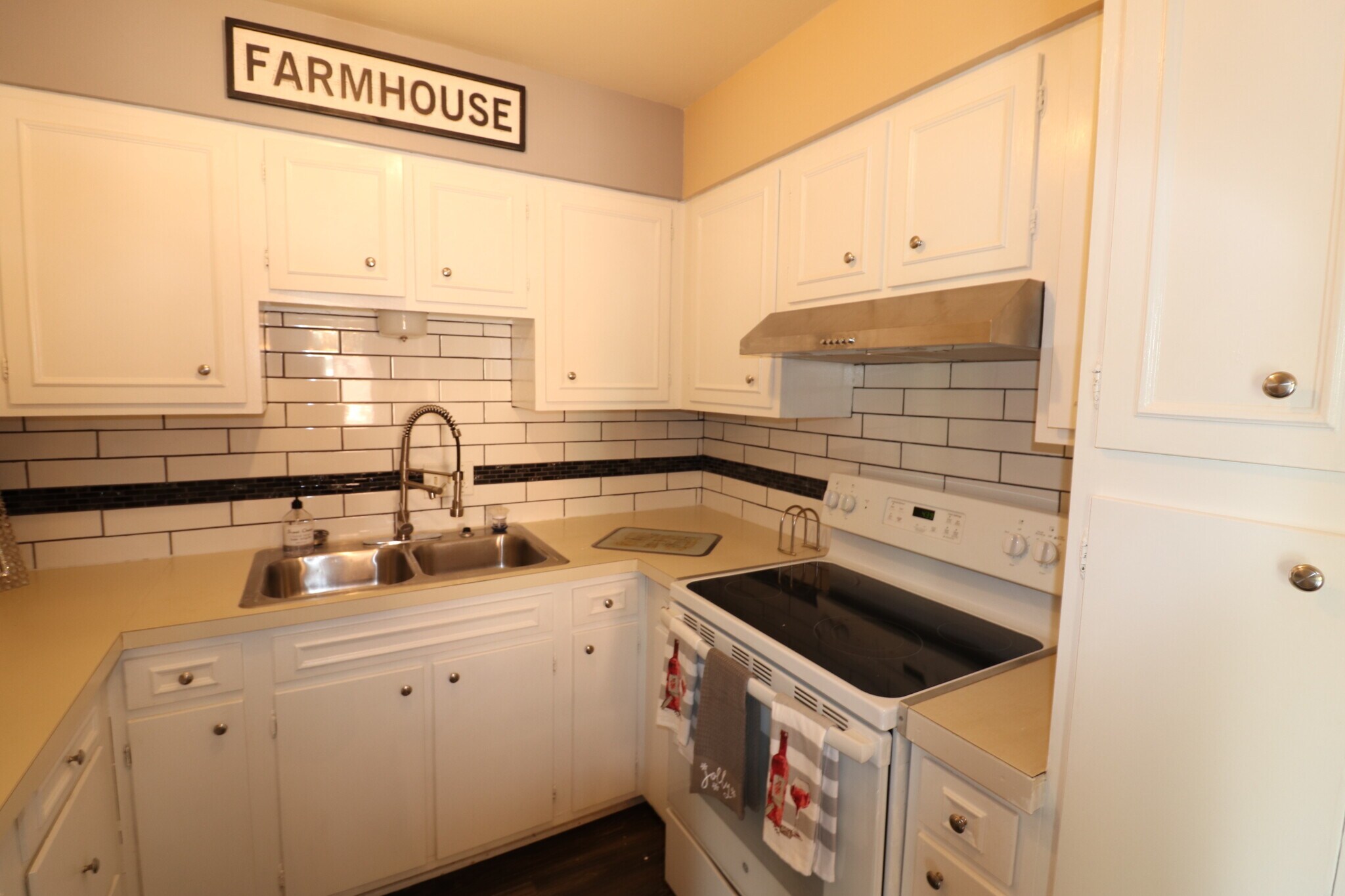 Building Photo - 8227 Santa Fe Dr