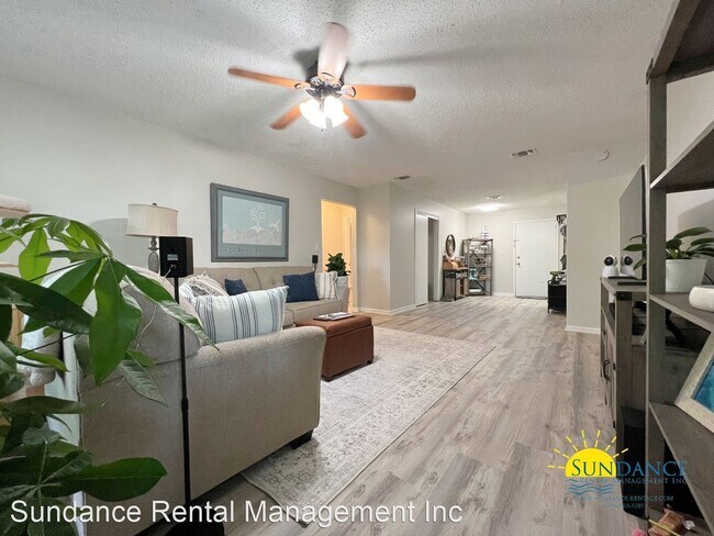 Building Photo - 3 br, 2 bath House - 611 Colonial Drive #8