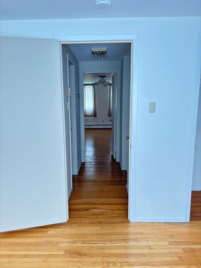 Building Photo - Spacious 3br Home for rent located in Whitehall, Echo Heights!