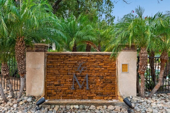 Building Photo - Great Woodland Hills Location!