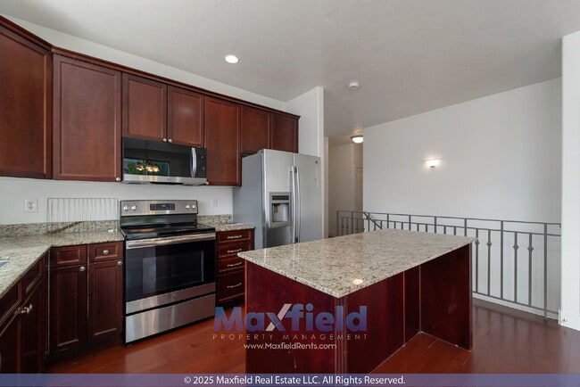Building Photo - NEW CARPET - 6BD 4BTH 2GAR - Home in Lehi - 6 Month Lease available