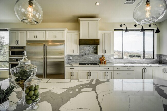 Building Photo - 301 E Jomax Rd