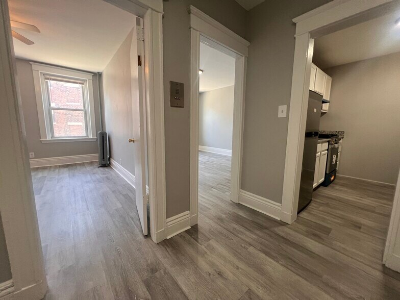 Building Photo - 376 Riverway