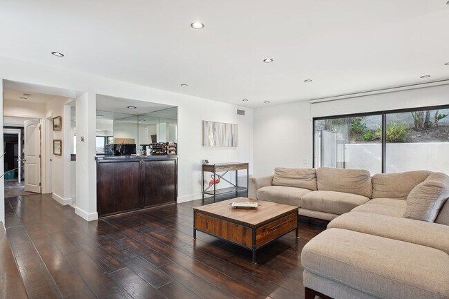 Building Photo - 4372 Park Vicente