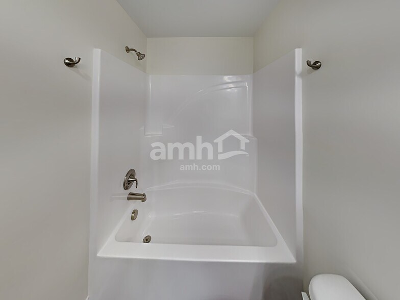 Building Photo - 1320 Lomond Dr