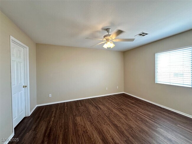 Building Photo - 7576 Jacaranda Leaf St