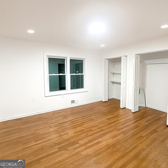 Building Photo - 1382 Childress Dr SW
