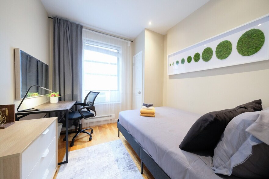 Building Photo - 5 W 101st St