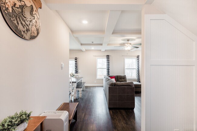 Building Photo - 1106 Eagle's View Dr