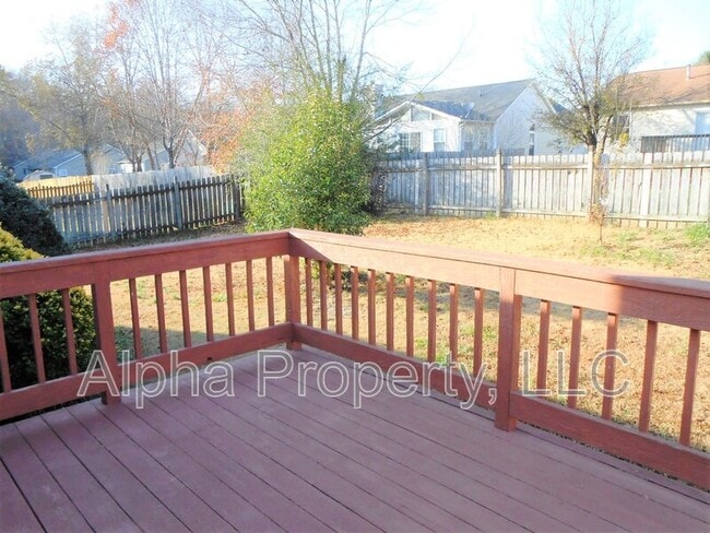 Building Photo - 305 Fairdale Dr