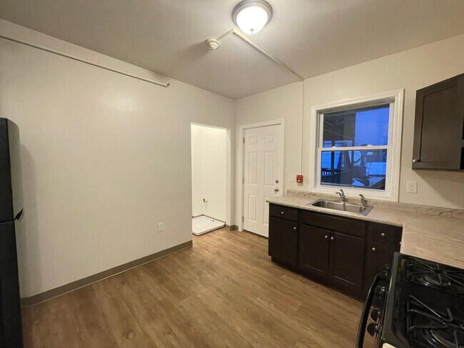 Building Photo - 461 Beech St