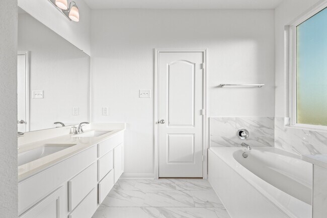 Building Photo - 15719 Autumn Chicory Dr