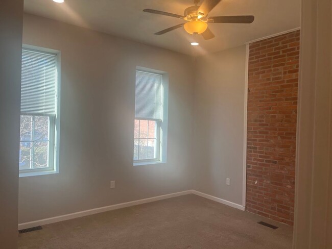 Building Photo - **$500 Security Deposit & 1st Month Free w...