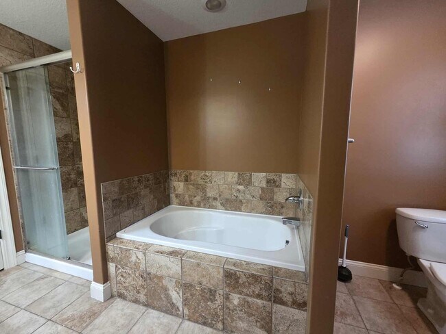Building Photo - Spacious Home for Rent!