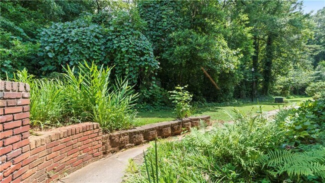 Building Photo - 3095 Colonial Way