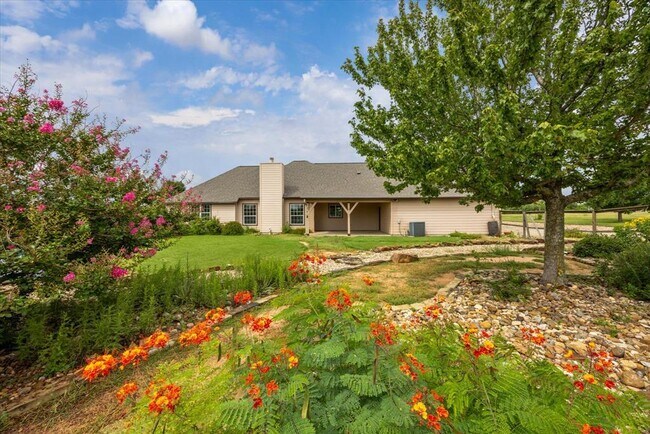 Building Photo - 144 Escondido Dr