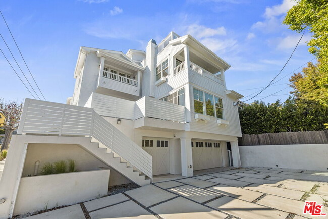 Building Photo - 566 Ida St