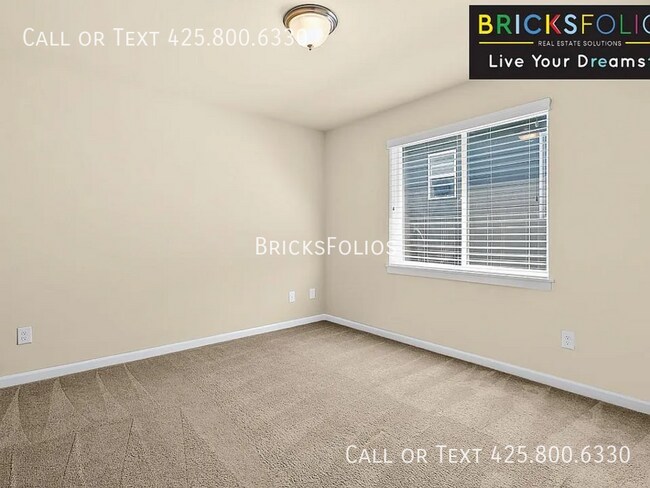 Building Photo - 814 Mount Baker Pl NE