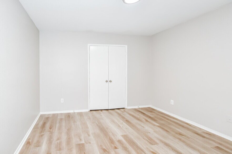 Building Photo - 1056 Bumble Bee Dr