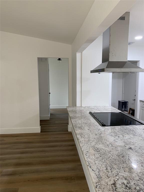 Building Photo - 3503 Roanoke Dr