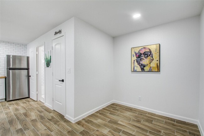 Building Photo - 1924 Chapman St