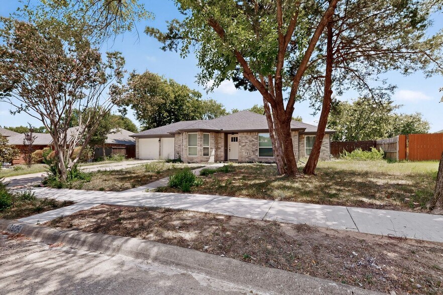 Building Photo - 3604 Lily Ln