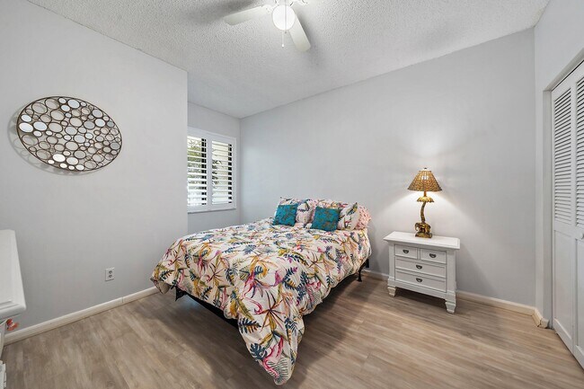 Building Photo - 401 Sea Oats Dr