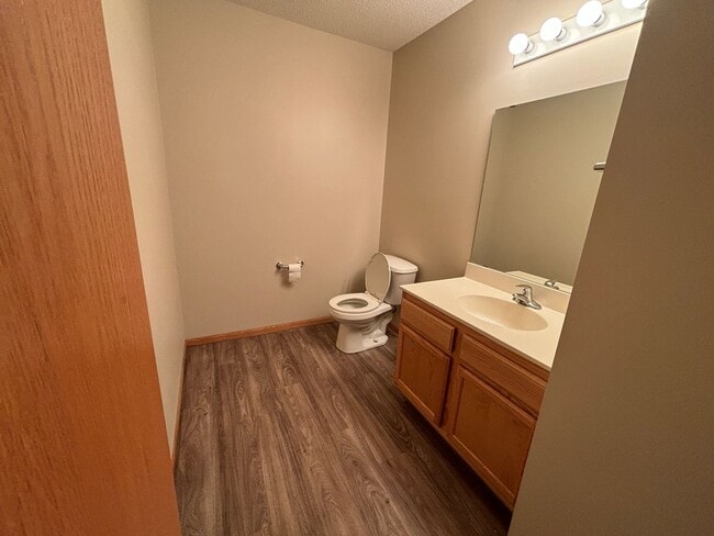 Building Photo - Remodeled 2 Bedroom Town Home