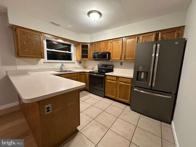 Building Photo - 5 Woodmill Dr