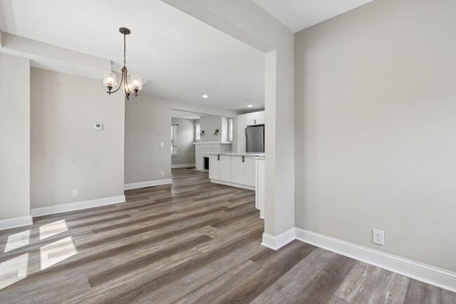 Building Photo - 529 E Morrill Ave