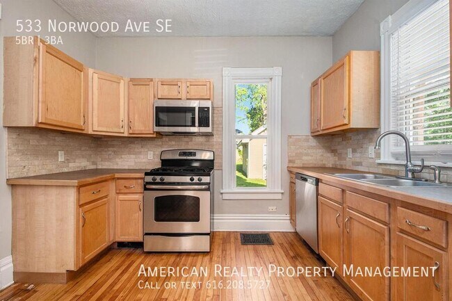 Building Photo - 533 Norwood Ave SE